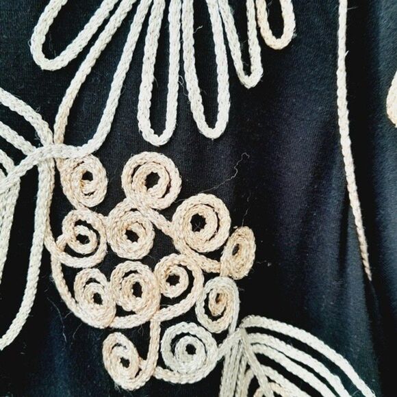 LAUREN MICHELLE Woman Plus Stretchy Knit Ribbon Metallic Embroidery Top sz: 2X - Picture 5 of 8